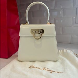 FERRAGAMO Iconic Top Handle (S)